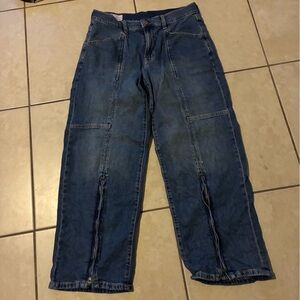 GAP Women’s 90s Loose Mid Rise Cargo Jeans